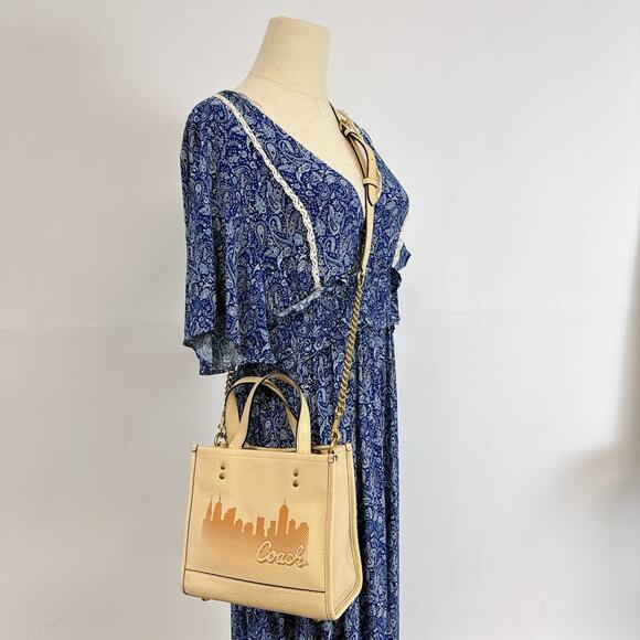 Coach C6494 X Jennifer Lopez Dempsey Tote 22 With Nyc Skyline In Cream - Picture 1 of 8